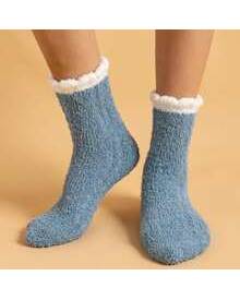 ROMWE Scallop Trim Fuzzy Socks