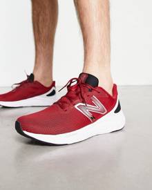 New Balance Running Arishi V4 trainers in red