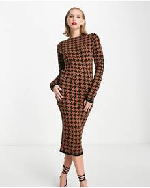 I Saw It First Petite knitted midi dress in camel houndstooth print-Multi