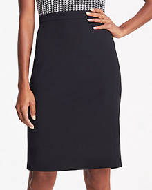 The Seamed Pencil Skirt in Seasonless Stretch