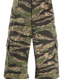 Junya Watanabe MAN - camouflage print cargo shorts - men - Cotton - M - Green