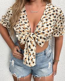 Plus All Over Graphic Knot Front Crop Top