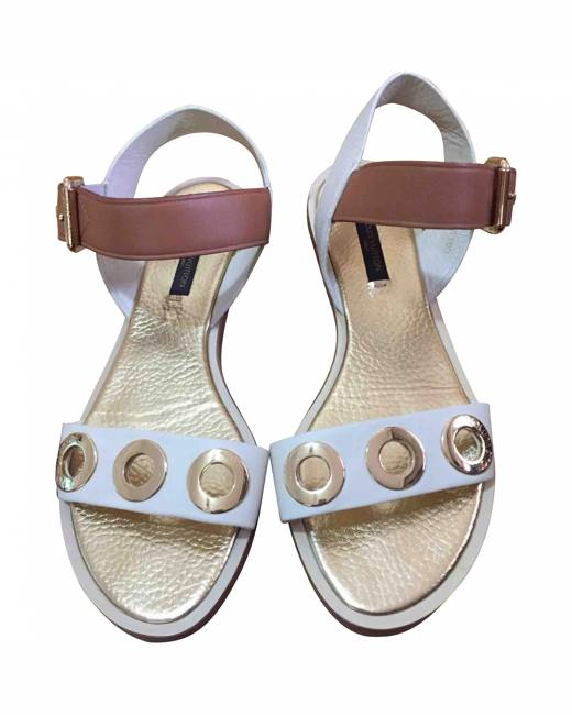 Louis Vuitton Women Sandals Gold Leather EU 38 For Sale at 1stDibs