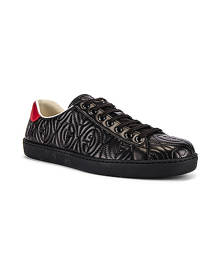 Gucci New Ace Sneaker in Black & Red Flame - Black. Size 10 (also in 10.5,11,12,7.5,8,8.5,9).
