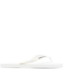 DSQUARED2 embossed-logo flip flops - White