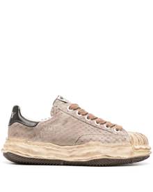 Maison Mihara Yasuhiro distressed-finish low-top sneakers - Brown