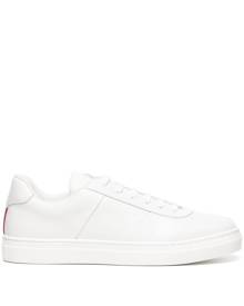 Moncler Enfant logo-patch low-top sneakers - White